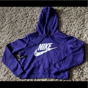 Never been worn! Women’s Nike crop sweatshirt